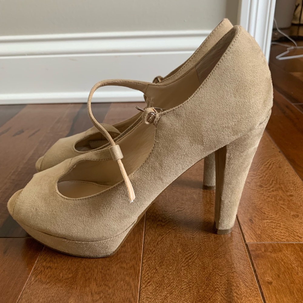 Gorgeous Nude color  suede high heels shoes
